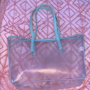 A purse great for any season!